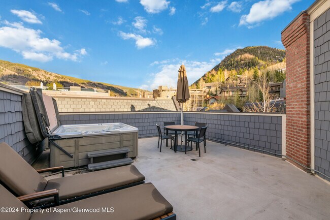 Building Photo - 415 E Dean St