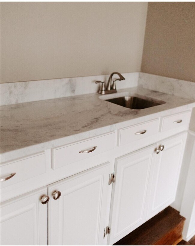 Building Photo - 1908 Newfields Rd