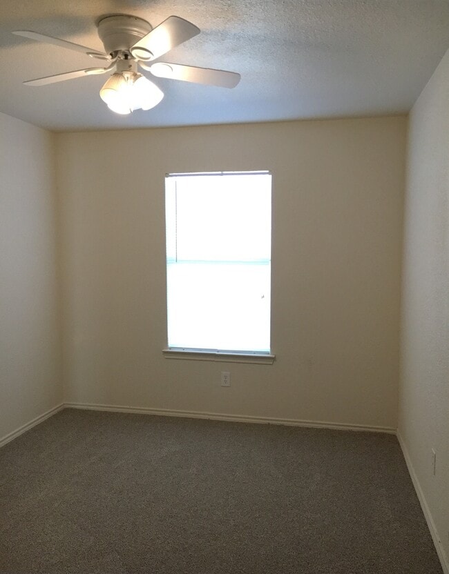 Building Photo - FREE JANUARY RENT!!!! PRICE IMPROVEMENT $825!!!!