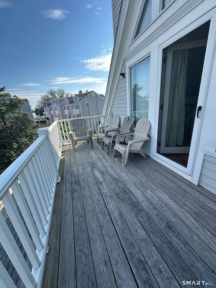 Building Photo - 664 Fairfield Beach Rd