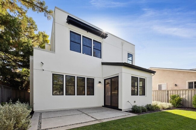 Building Photo - Luxurious Modern Single Family Home in West Menlo Park Available Now!