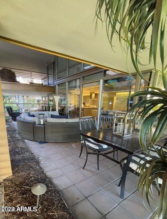 Building Photo - 7127 E Rancho Vista Dr