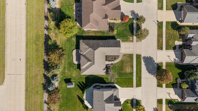 Building Photo - 50247 Cheltenham Dr