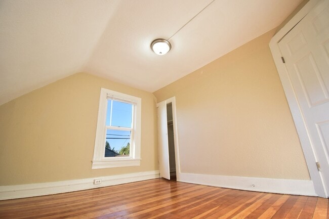 Building Photo - Beautiful 4 Bed 2 Bath Home in NE Portland!