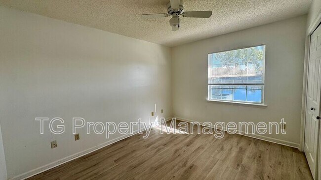 Building Photo - 3696 Barbizon Cir N