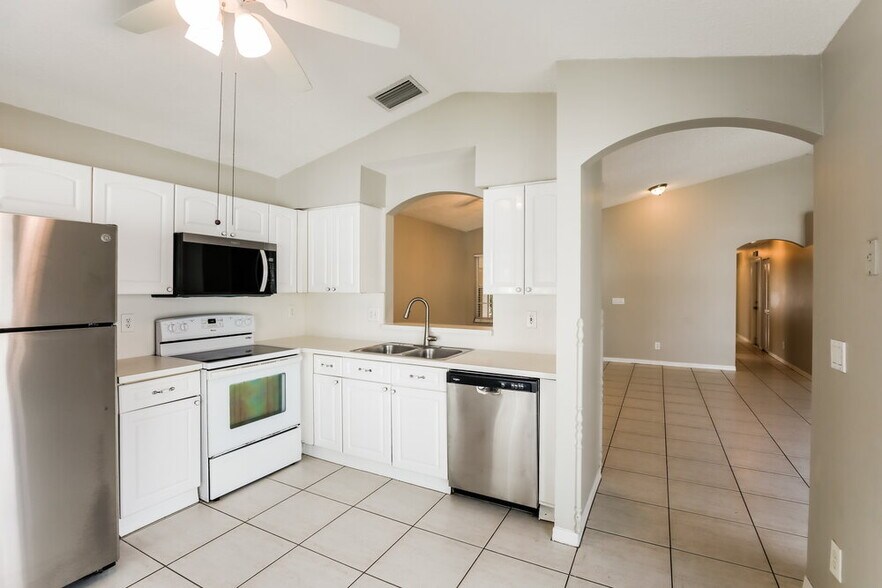Building Photo - 7273 Burgess Dr