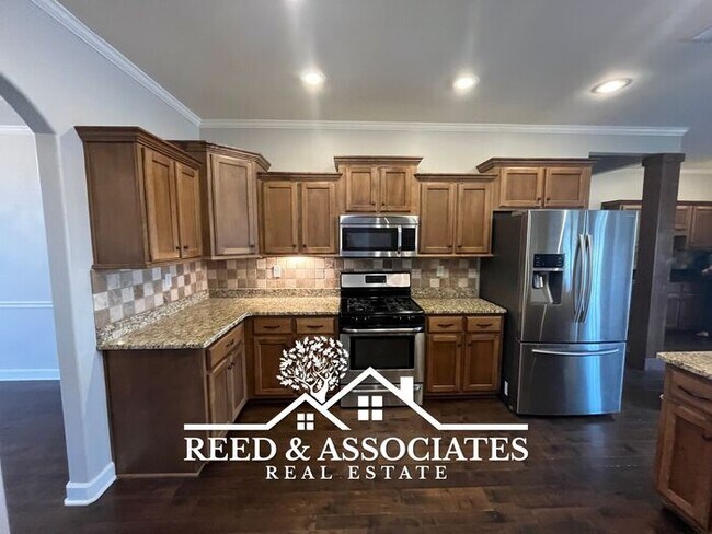 Building Photo - 4 Bedroom Arlington Home with a Lakeside Lot