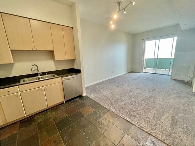Primary Photo - 488 E Ocean Blvd