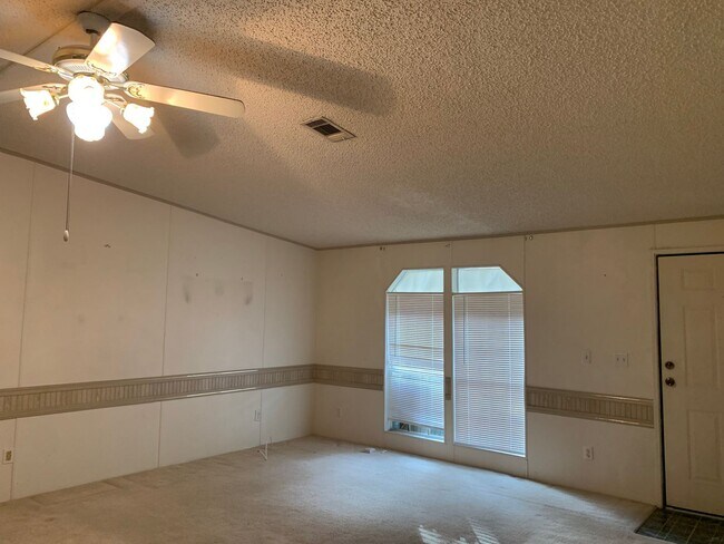 Building Photo - 4bath/2bath SFH in Bay Hills Community onl...