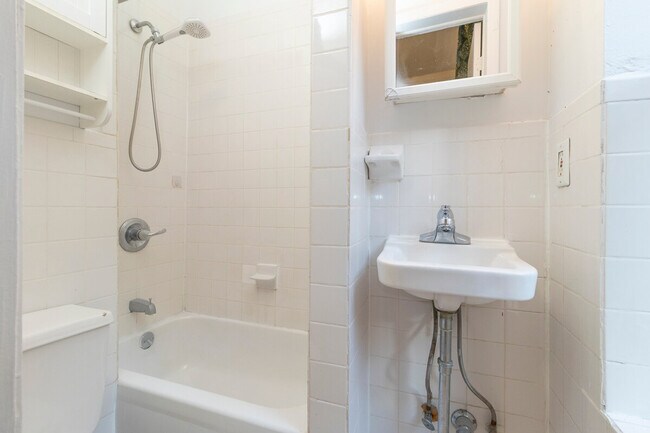 Building Photo - 316 E 96th St