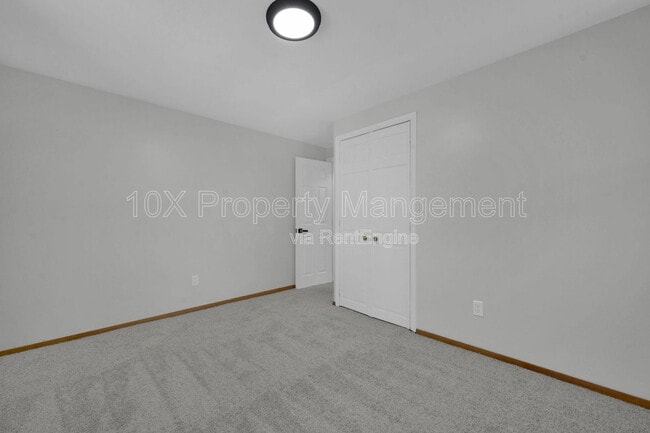 Building Photo - 1638 Parkinson Dr