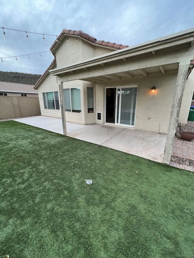 Building Photo - HOUSE FOR RENT