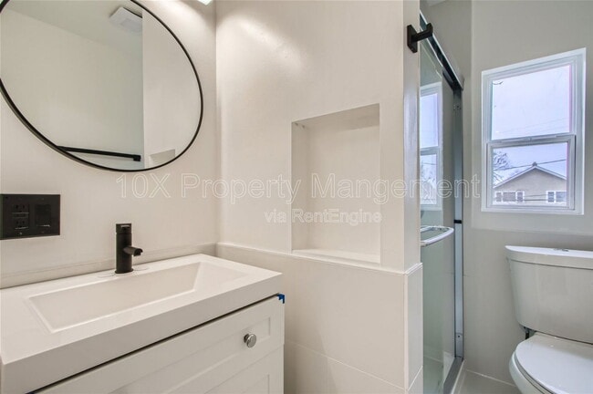 Building Photo - 1099 E 16th Ave