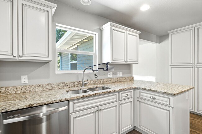Building Photo - Updated 4-Bedroom Home for Lease in Ogden!