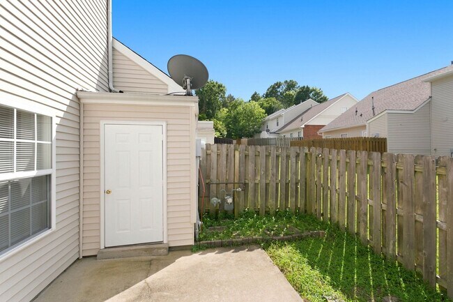 Building Photo - Charming 2-Bed Townhome in Hardison Hills