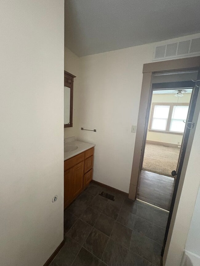 Building Photo - 3 Bedroom Home
