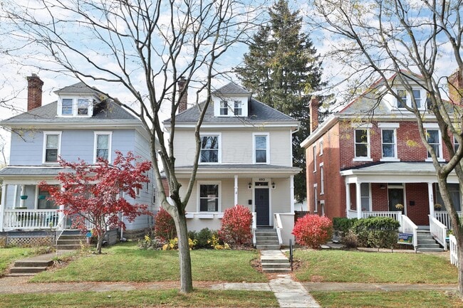 Building Photo - 693 Wilson Ave