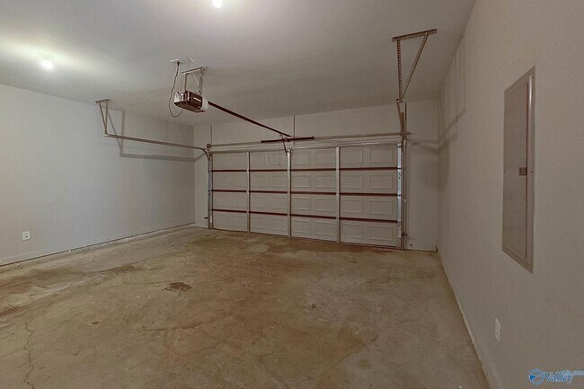 Building Photo - 520 White Oak Cir