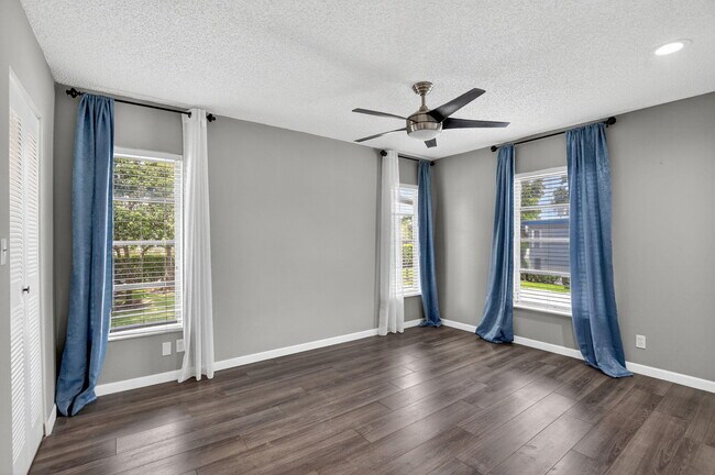 Building Photo - 7535 S Oriole Blvd
