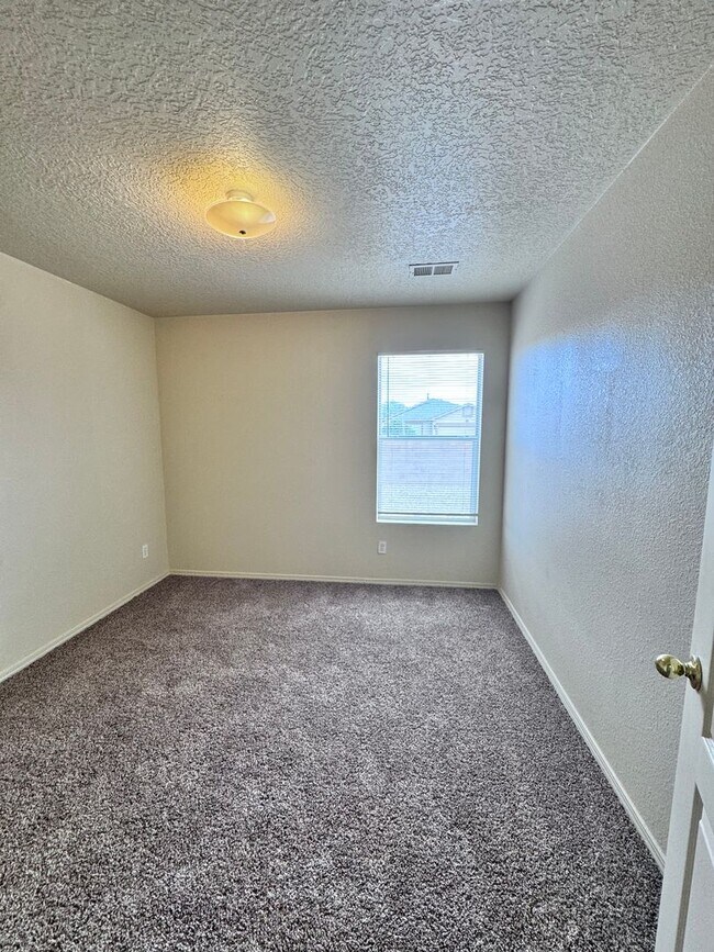 Building Photo - 760 Deerbrush Ct SW