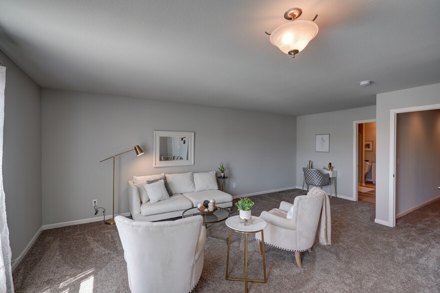 Building Photo - 677 Julia Way