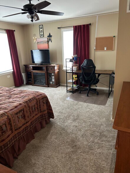 Building Photo - 84 Valley Ln