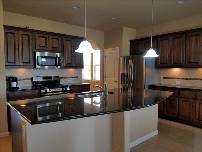 Building Photo - 743 Easton Dr