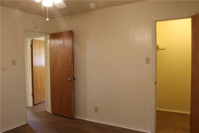 Building Photo - 803 Kimberly St