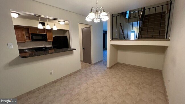 Building Photo - 744 Summit Chase Dr