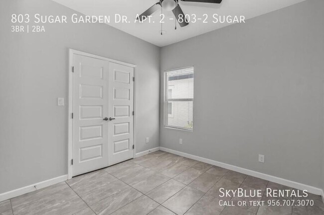 Building Photo - 803 Sugar Gdn Dr