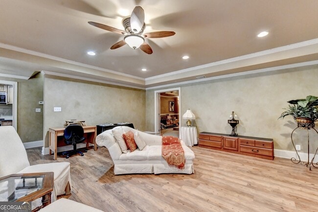 Building Photo - 8910 Pinehurst Cove