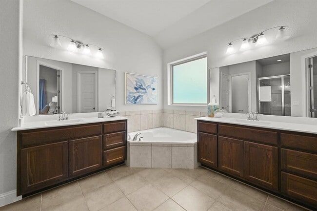 Building Photo - 216 Vista Village Cove