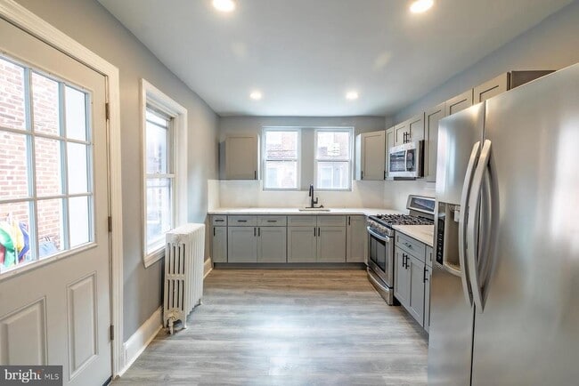 Building Photo - 3104 Stirling St