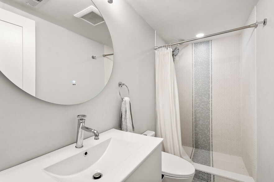 Building Photo - 10 Lamson Ct