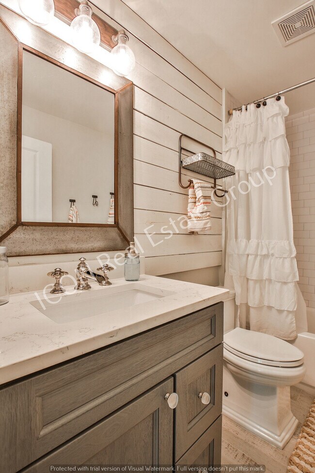 Building Photo - 3/2 Home on large lot in Woodstock