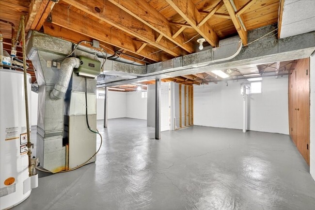 Building Photo - 9319 Aster Ave