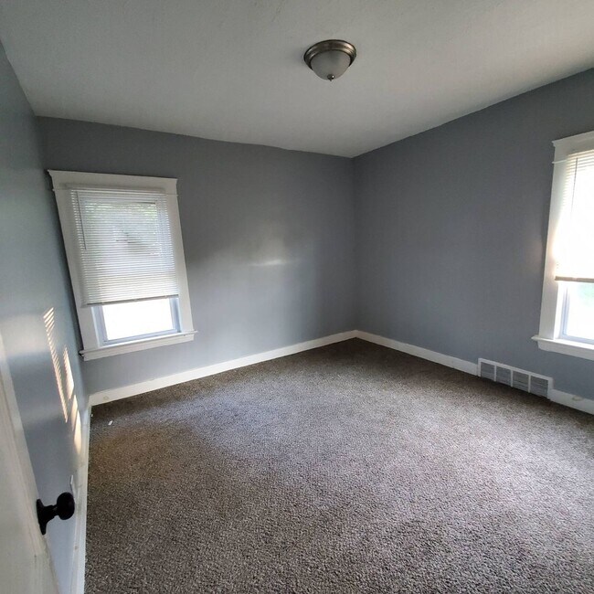 Building Photo - 12098 Chesterfield Ave