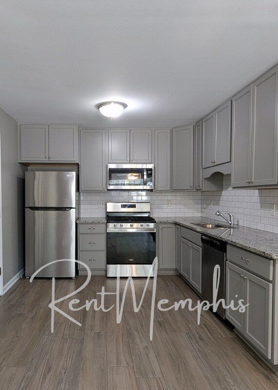 Building Photo - 358 E Pkwy N