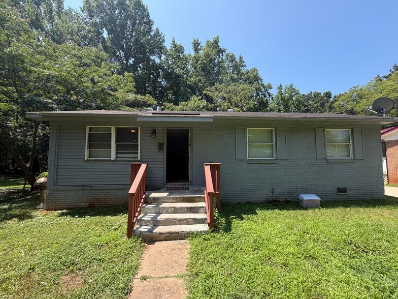 Building Photo - Room in House on Longleaf Dr