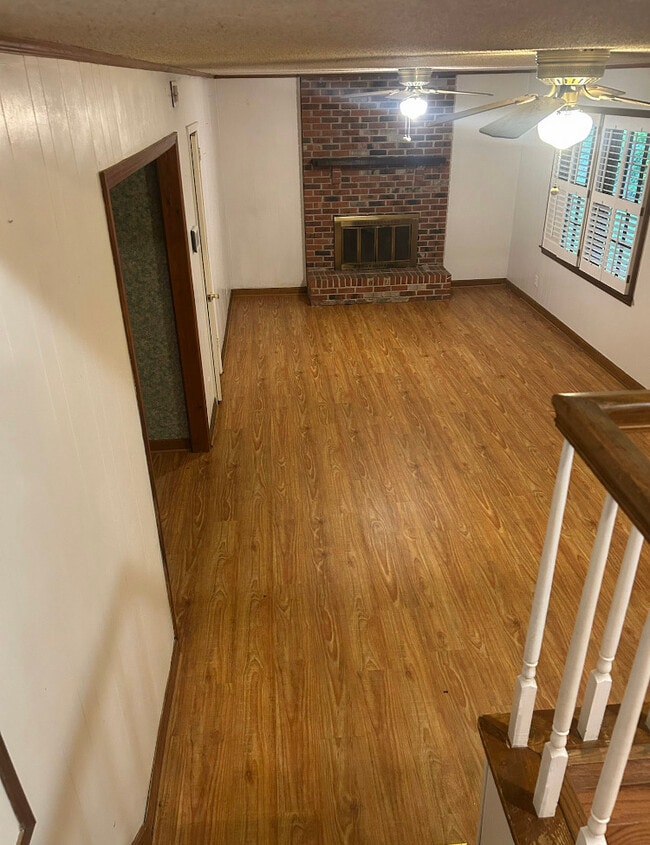 Building Photo - 11209 Suncrest Dr SE