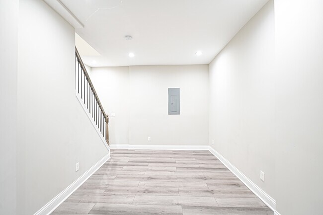 Building Photo - 2823 Ashland Ave