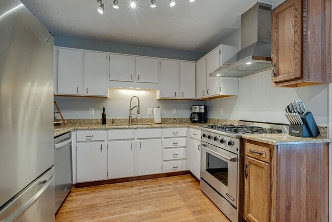 Building Photo - Villages of Brentwood