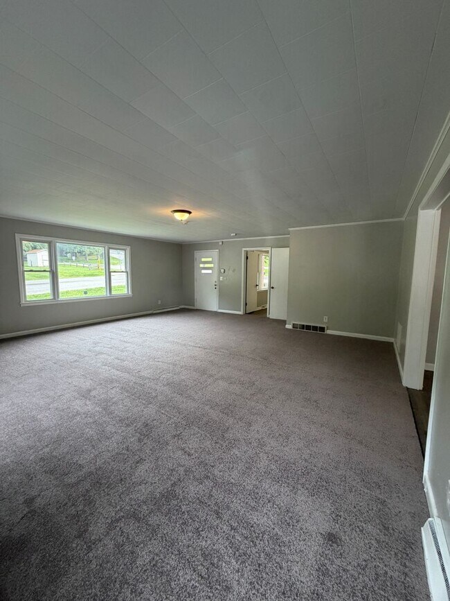 Building Photo - 196 Perkinsville Dr