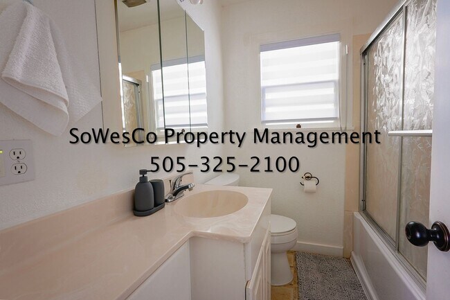 Building Photo - (FURNISHED) Charming Fully Furnished 2 Bedroom Home with Spacious Yard