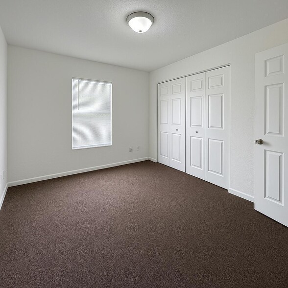 Building Photo - 13707 Yarmouth Ct