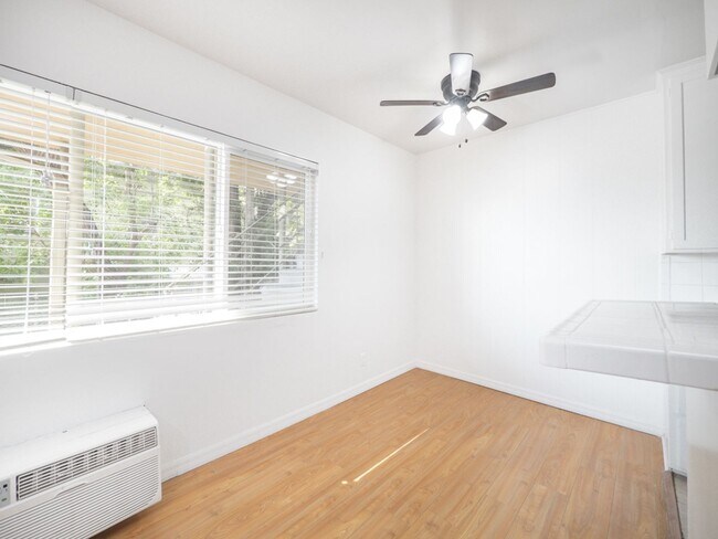 Interior Photo - 7459 Hollywood Blvd