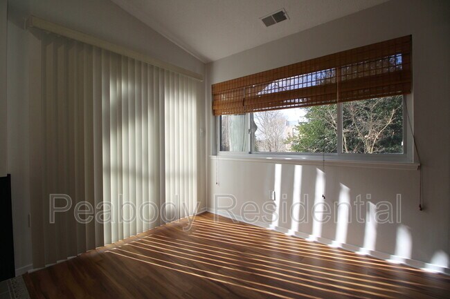 Building Photo - 1956 Villaridge Dr