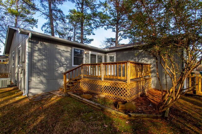 Building Photo - 20 Laver Cir