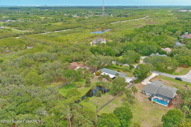 Building Photo - 670 Kings Way