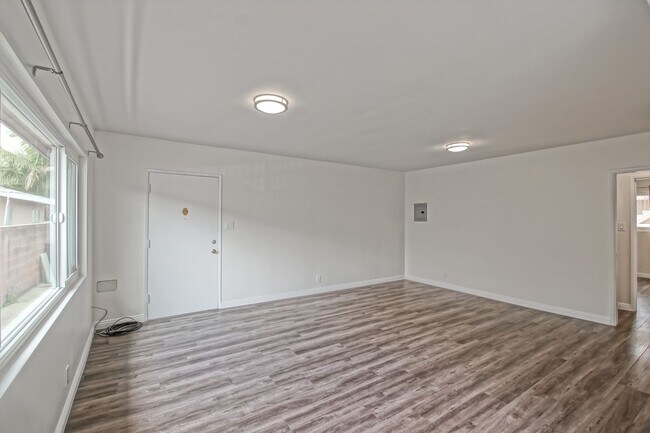 Building Photo - 11864 Manor Dr